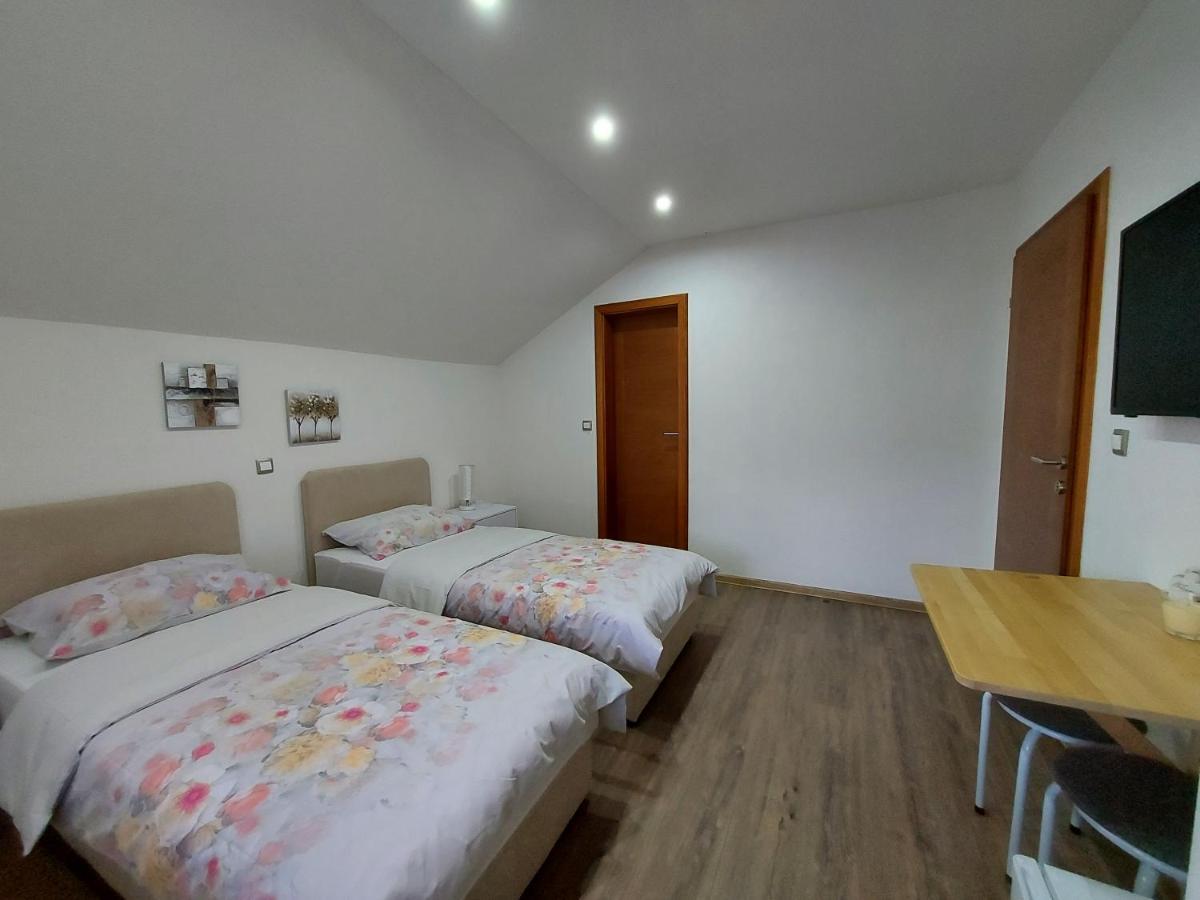 Hotel House Boketto Korenica Exterior foto