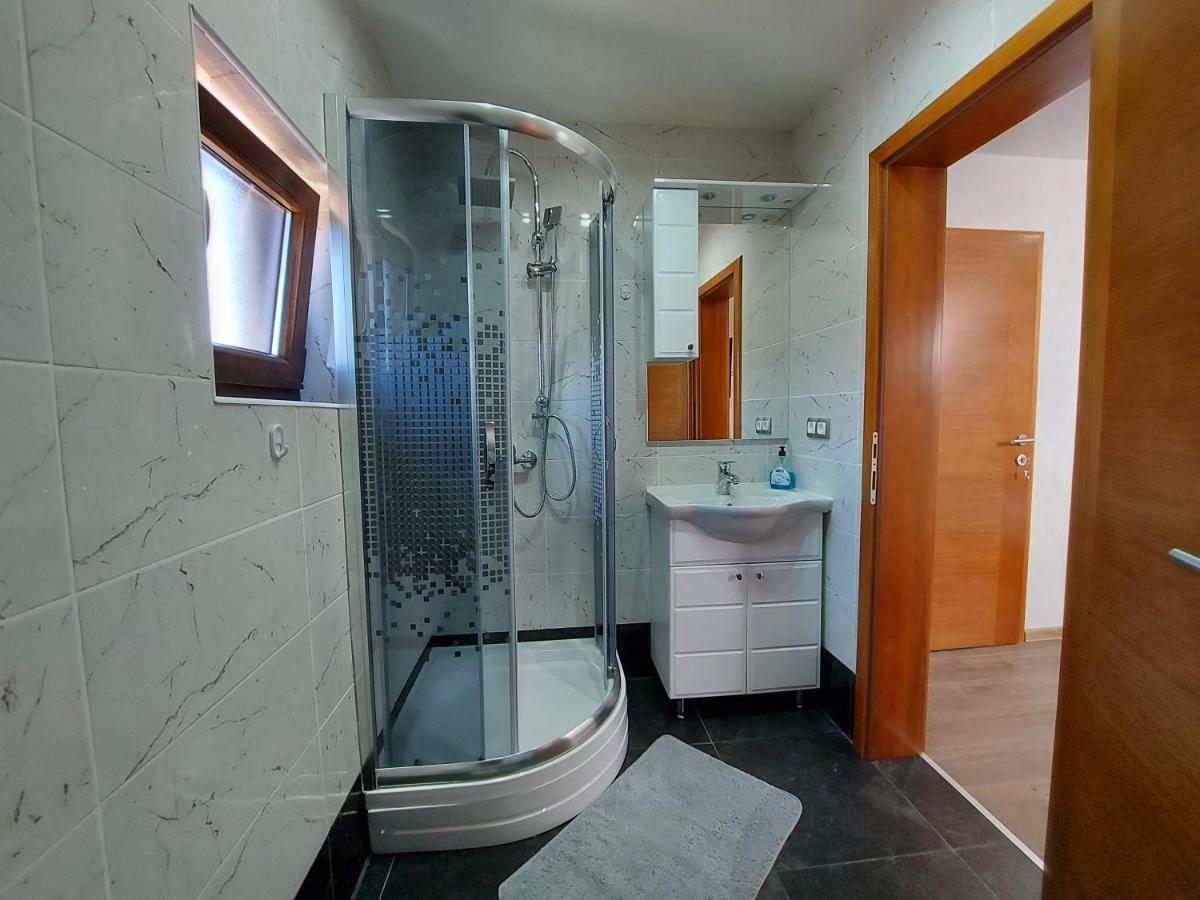Hotel House Boketto Korenica Exterior foto