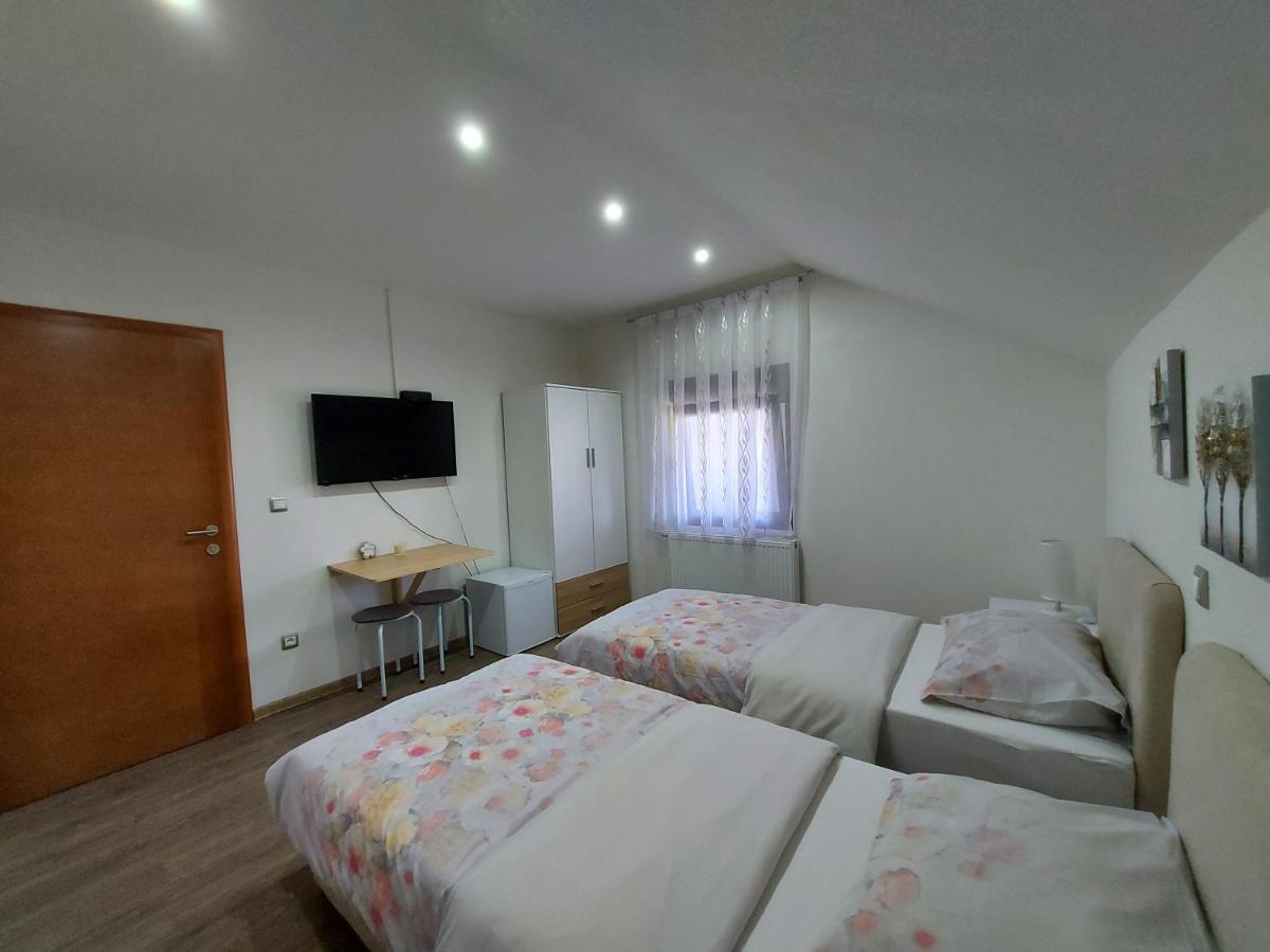Hotel House Boketto Korenica Exterior foto